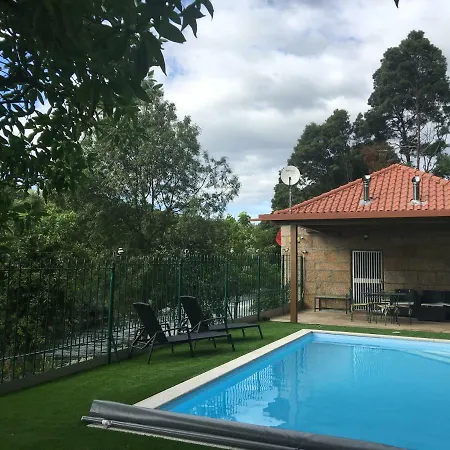 度假居 River House